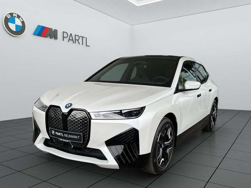 Mineralweiss Neu 2025 BMW iX Sport Line SUV | 96.900 € - Bild 1/4