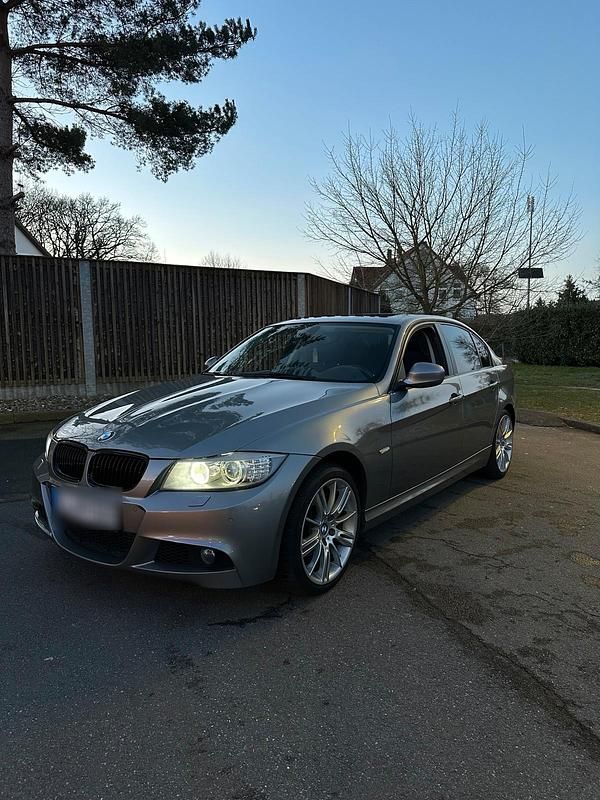 Gebraucht BMW 320 184 PS (135 kW) 2011 Grau Limousine