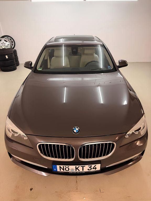 Gebraucht BMW 740 320 PS (235 kW) 2013 Braun Limousine