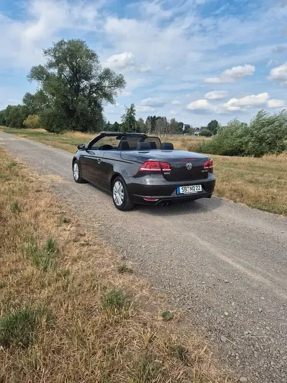Gebraucht VW Eos Exclusive 140 PS (102 kW) 2011 Braun Cabrio