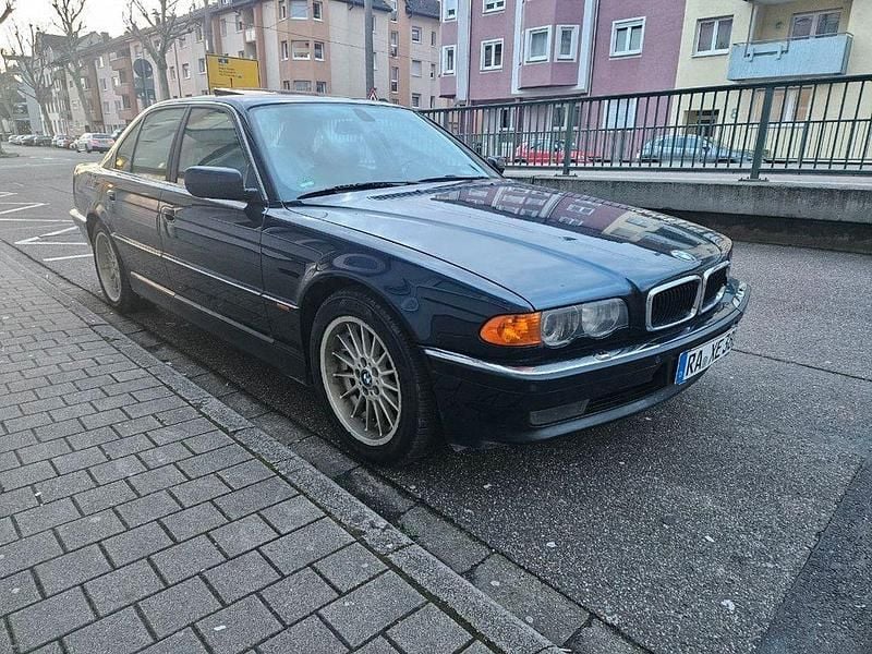 Gebraucht BMW 735 238 PS (175 kW) 2001 Blau Limousine