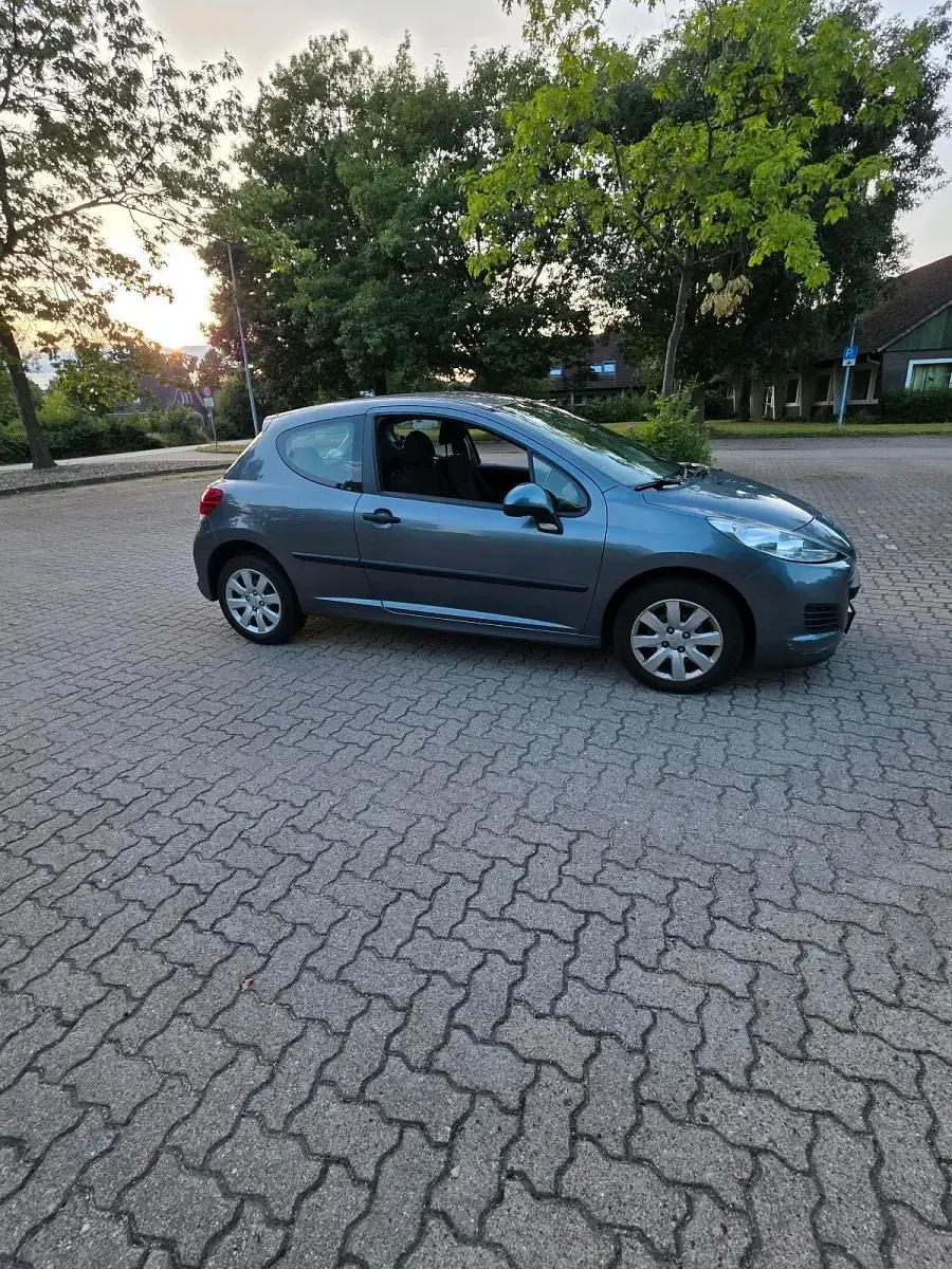 Gebraucht Peugeot 207 74 PS (54 kW) 2011 Andere farben Kleinwagen