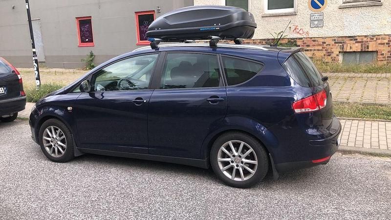 Blau Gebraucht 2012 Seat Altea Style Van / Kleinbus | 5.800 € (Fairer Preis) - Bild 1/4