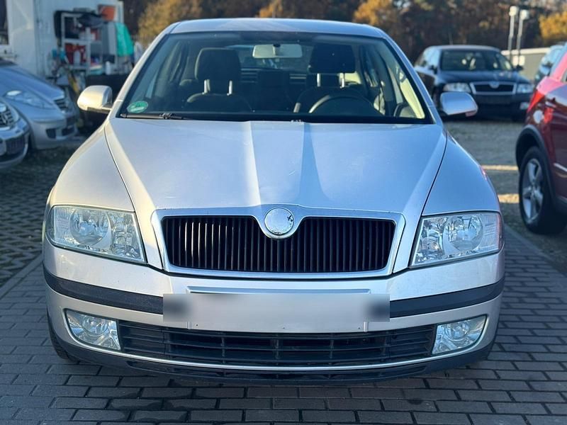 Silber Gebraucht 2005 Skoda Octavia Limousine | 1.550 € (Fairer Preis) - Bild 1/4