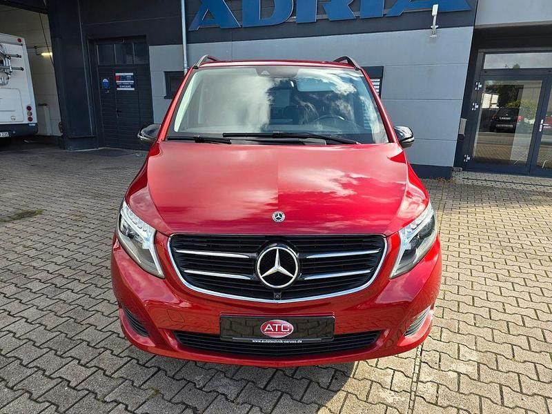 Gebraucht Mercedes V220 Edition 190 PS (139 kW) 2018 Rot Van / Kleinbus