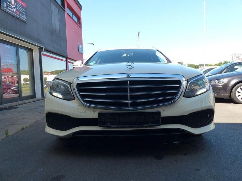 Beige Gebraucht 2019 Mercedes E200 Kombi | 7.200 € - Bild 1/4