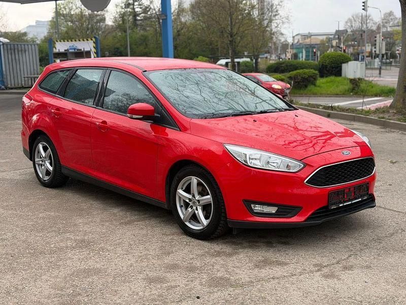 Gebraucht Ford Focus Business Edition 120 PS (88 kW) 2015 Rot Limousine