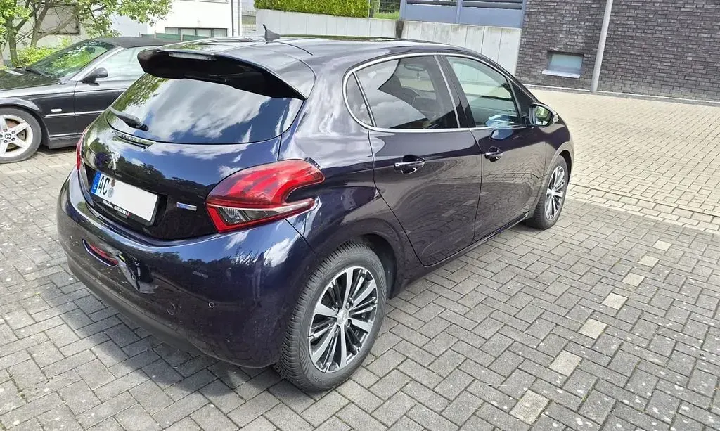 Gebraucht Peugeot 208 Urban Move 82 PS (60 kW) 2016 Blau Kleinwagen