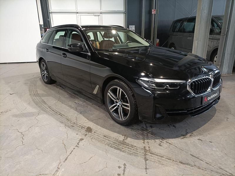 Gebraucht BMW 520 190 PS (139 kW) 2023 Schwarz Kombi