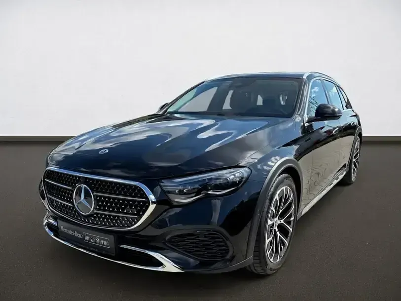 Gebraucht Mercedes E300 313 PS (230 kW) 2025 Metalliclack obsidianschwarz Kombi