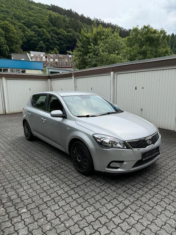 Silber Gebraucht 2012 Kia Ceed Edition 7 Kombi | 6.950 € (Guter Preis) - Bild 1/4