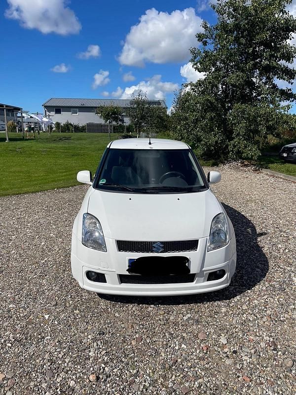 Weiß Gebraucht 2008 Suzuki Swift Kleinwagen | 3.000 € (Teuer) - Bild 1/4