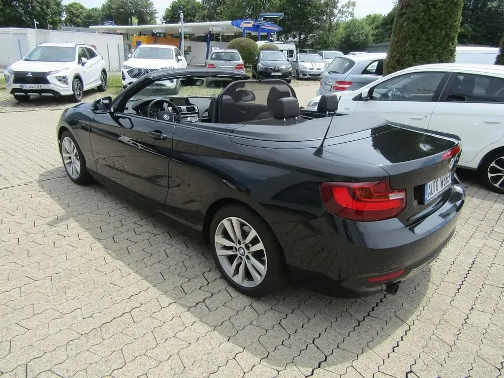 Gebraucht BMW 218 Sport Line 136 PS (100 kW) 2017 Saphirschwarz Cabrio