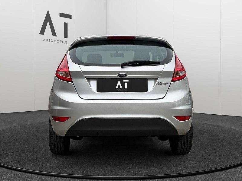 Gebraucht Ford Fiesta Trend 82 PS (60 kW) 2011 Silber Kleinwagen