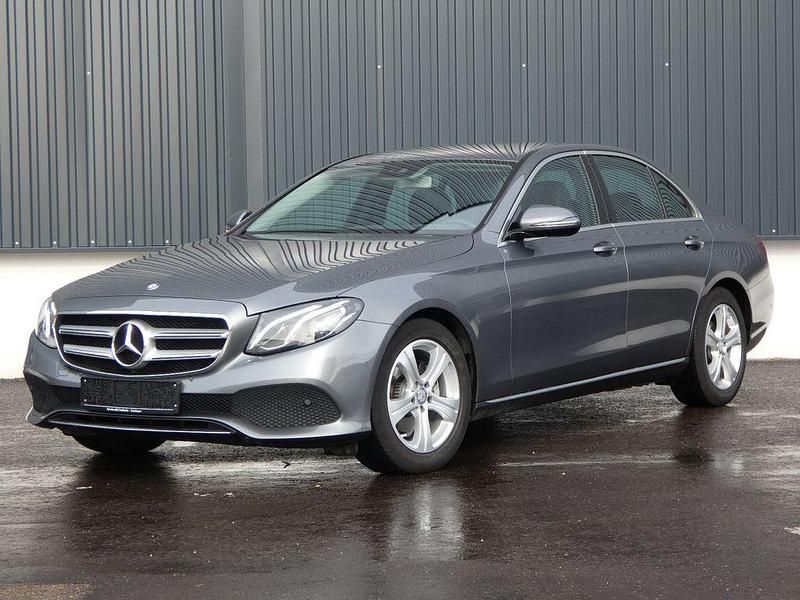 Gebraucht Mercedes E220 Avantgarde 194 PS (142 kW) 2017 Selenitgrau Limousine