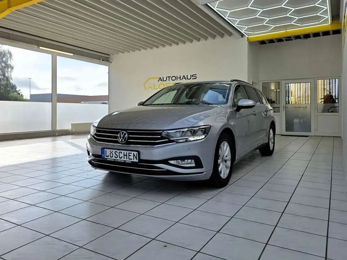 Gebraucht VW Passat Business 150 PS (110 kW) 2023 Silber Kombi