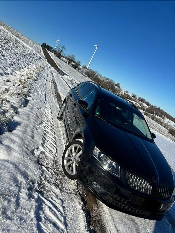 Gebraucht Skoda Octavia Elegance 181 PS (133 kW) 2014 Schwarz Kleinwagen