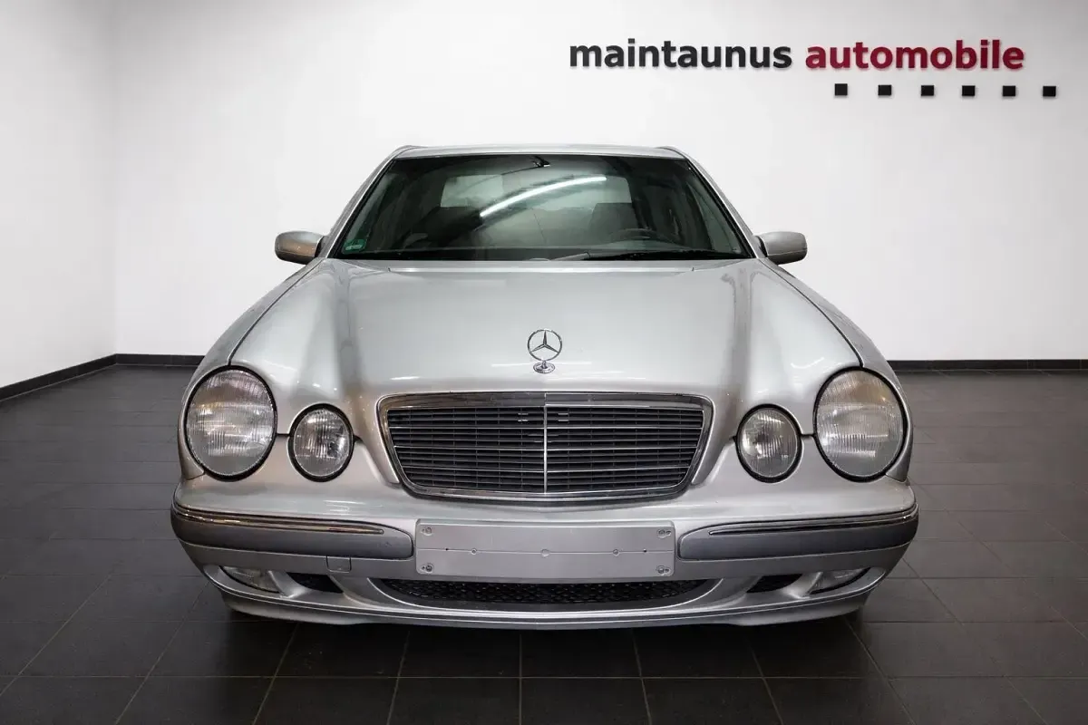 Gebraucht Mercedes E240 170 PS (125 kW) 1999 Silber Limousine