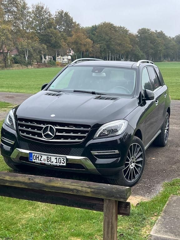 Schwarz Gebraucht 2015 Mercedes ML350 SUV | 19.900 € (Fairer Preis) - Bild 1/4