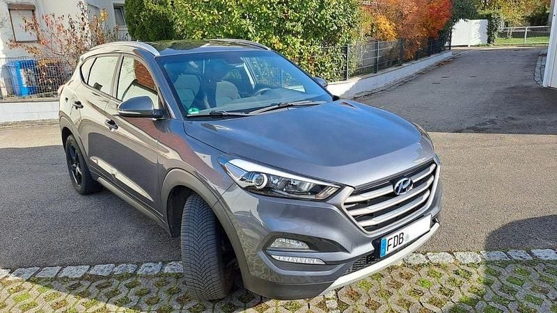 Grau Gebraucht 2018 Hyundai Tucson Premium SUV | 13.800 € (Superpreis) - Bild 1/4