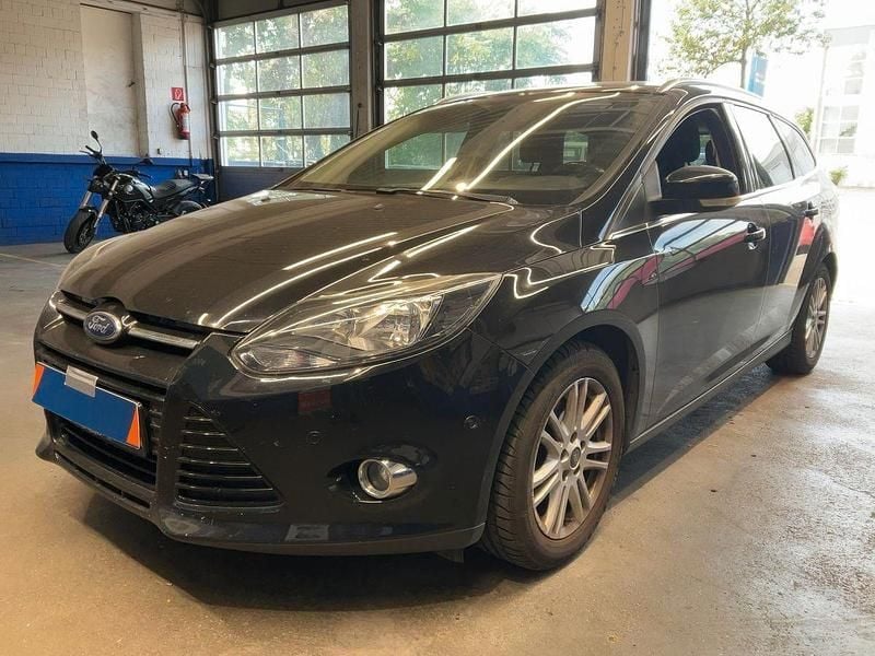 Schwarz Gebraucht 2013 Ford Focus Titanium Kombi | 6.480 € (Fairer Preis) - Bild 1/4