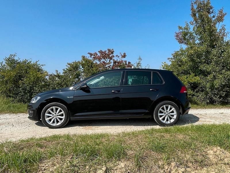 Schwarz Gebraucht 2016 VW Golf VII LOUNGE Limousine | 8.500 € (Superpreis) - Bild 1/4