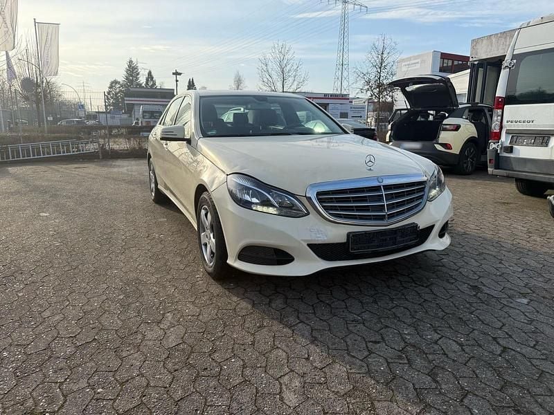 Gebraucht Mercedes E200 Avantgarde 150 PS (110 kW) 2016 Beige Limousine