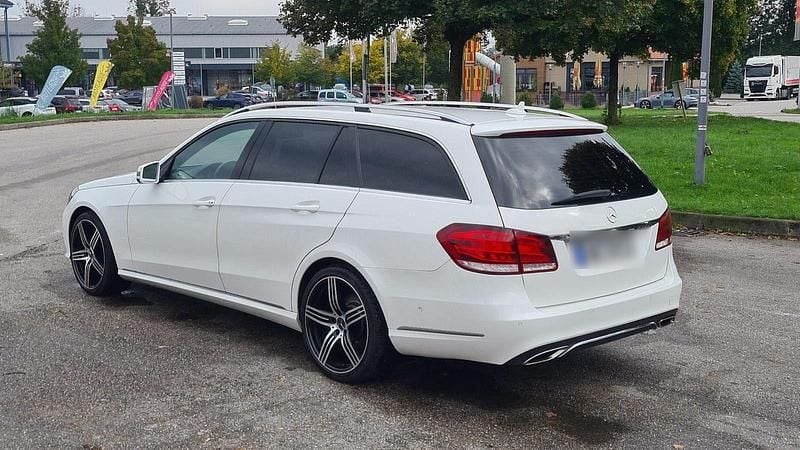 Weiß Gebraucht 2015 Mercedes E220 Edition Kombi | 17.500 € (Etwas zu teuer) - Bild 1/4