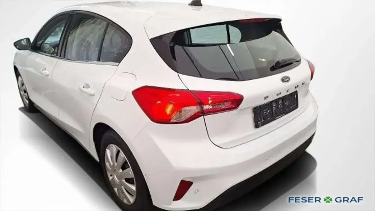 Gebraucht Ford Focus Cool & Connect 120 PS (88 kW) 2021 Frostweiß Limousine