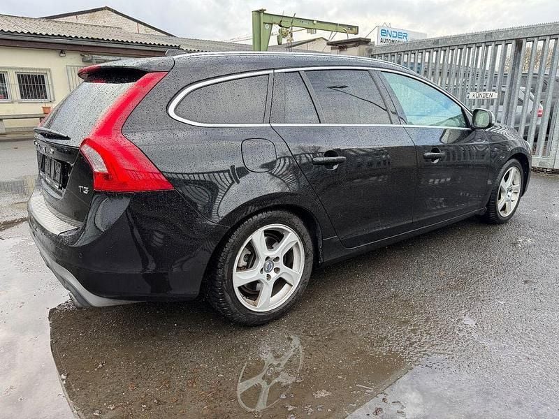 Gebraucht Volvo V60 R-Design 152 PS (111 kW) 2016 Schwarz Kombi