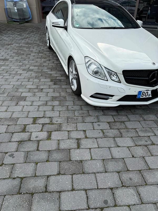 Gebraucht Mercedes E350 AMG 265 PS (194 kW) 2012 Weiß Coupé