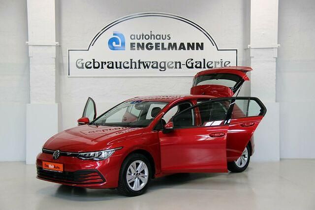 Gebraucht VW Golf VIII Life 131 PS (96 kW) 2021 Rot metallic Kleinwagen