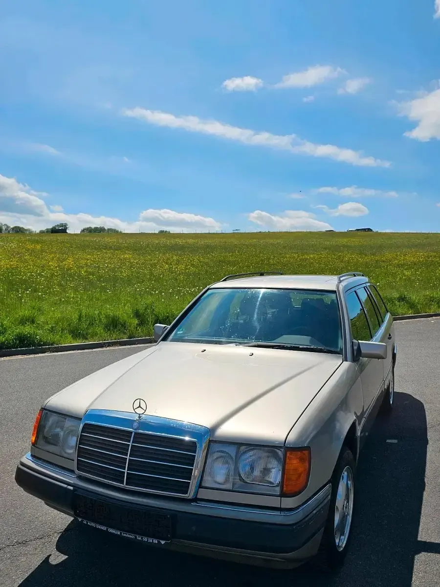 Używany Mercedes E230 132 KM (97 kW) 1992 Kombi
