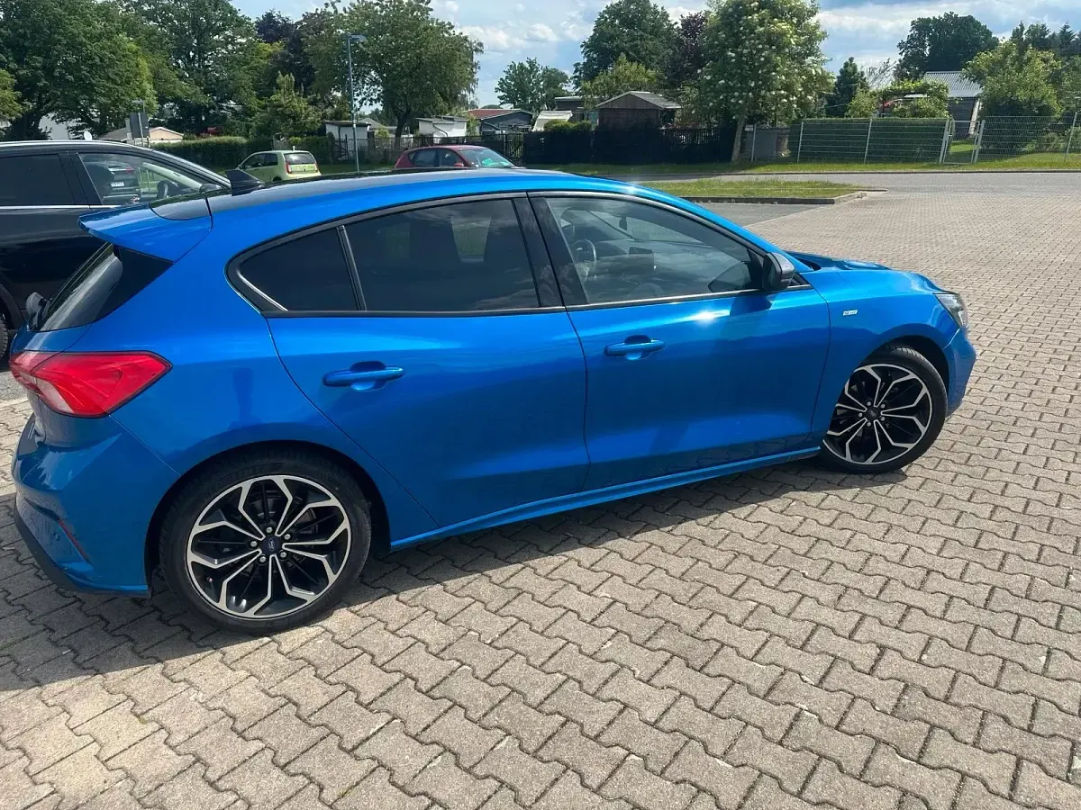 Gebraucht Ford Focus ST-Line X 125 PS (91 kW) 2019 Blau Limousine