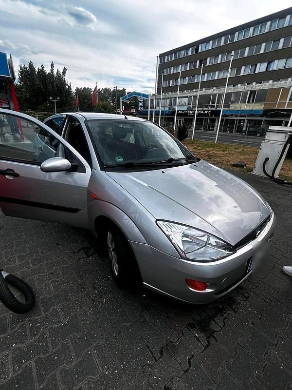 Grau Gebraucht 2000 Ford Focus Kleinwagen | 350 € (Guter Preis) - Bild 1/4