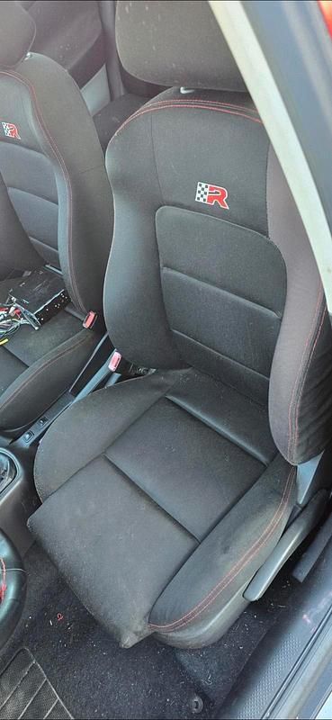 Second-hand Seat Leon 180 CP (132 kW) 2001 Roșu Hatchback