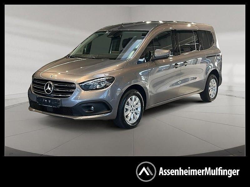 Chromitgrau metallic Neu 2025 Mercedes 180 Limousine | 36.590 € (Teuer) - Bild 1/4