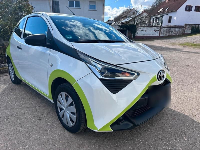 Gebraucht Toyota Aygo 72 PS (52 kW) 2021 Weiß Kleinwagen