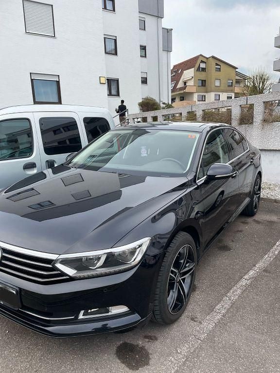 Schwarz Gebraucht 2016 VW Passat Comfortline Limousine | 14.990 € (Fairer Preis) - Bild 1/4