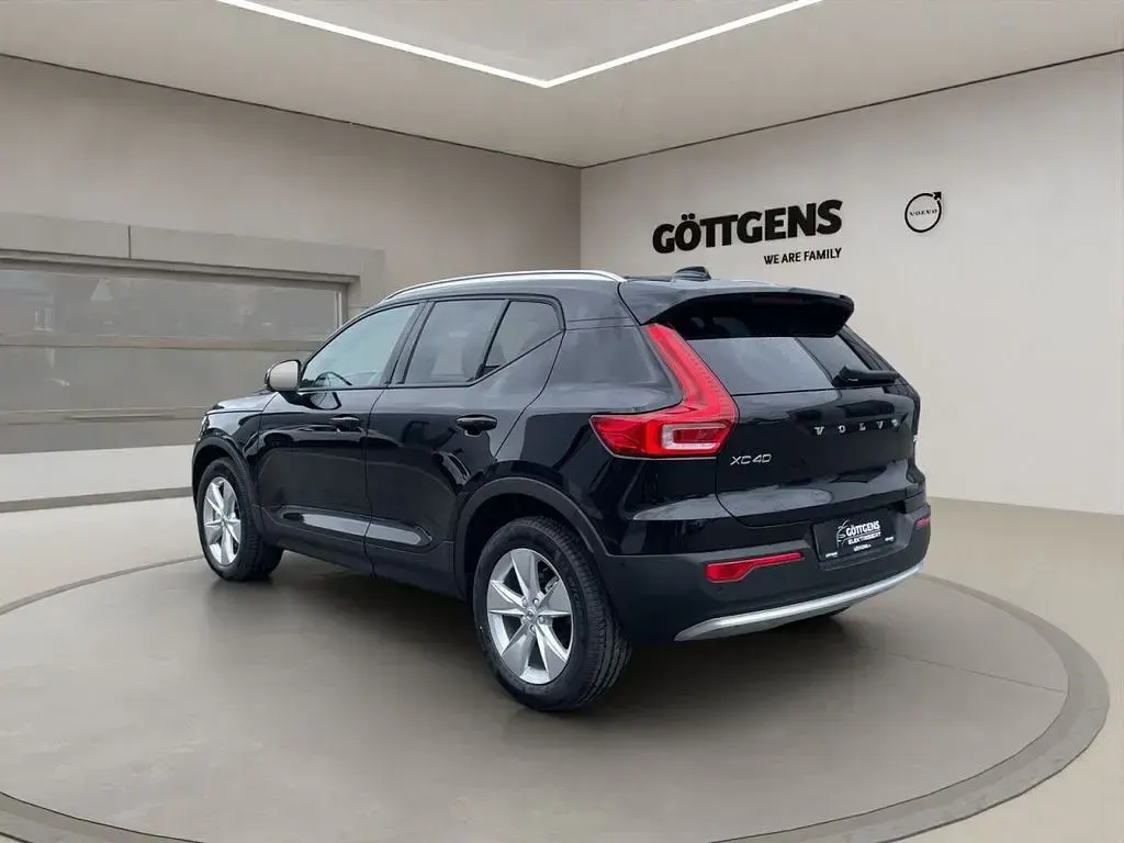 Neu Volvo XC40 Plus 163 PS (119 kW) 2026 Schwarz SUV
