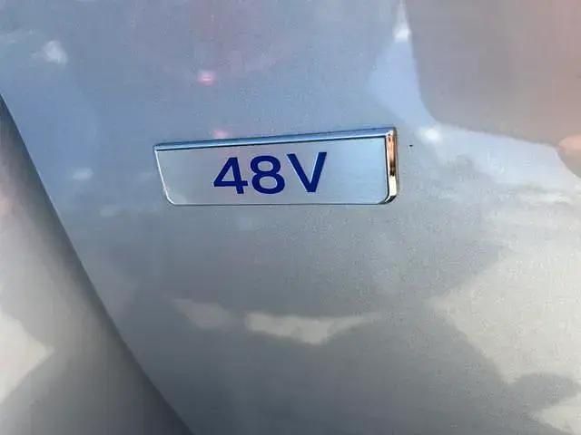Gebraucht Hyundai i30 Trend 120 PS (88 kW) 2023 Shimmering silver / met Limousine