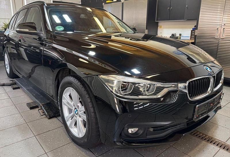 Schwarz Gebraucht 2019 BMW 318 Advantage Kombi | 17.990 € (Guter Preis) - Bild 1/4