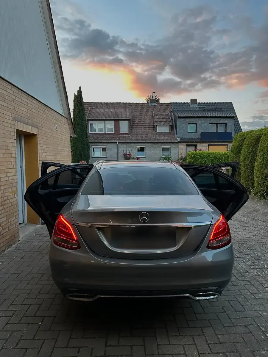 Gebraucht Mercedes C200 136 PS (100 kW) 2015 Grau Limousine