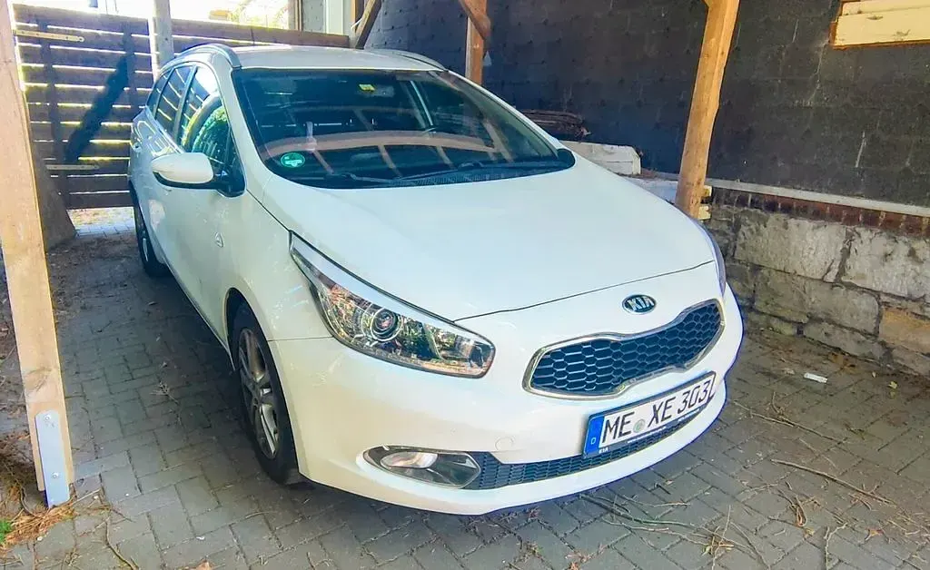 Gebraucht Kia Ceed DREAM-TEAM Edition 135 PS (99 kW) 2015 Weiß Kleinwagen