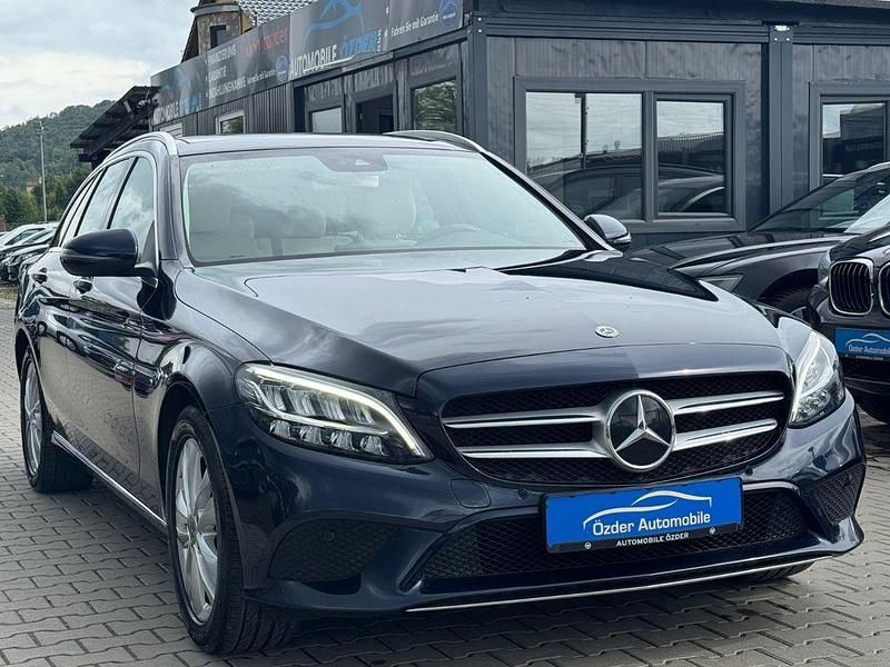 Gebraucht Mercedes C220 Avantgarde 194 PS (142 kW) 2018 Blau Limousine