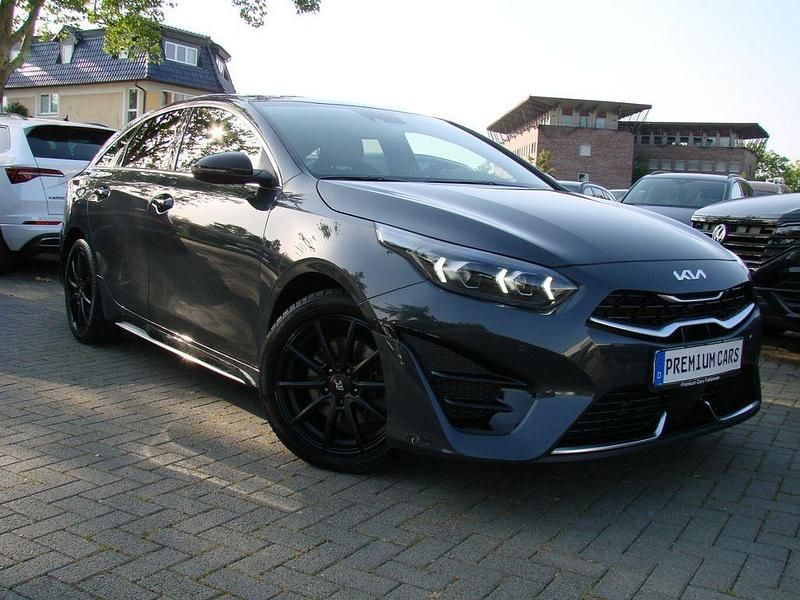 Grau Gebraucht 2023 Kia ProCeed GT-Line Kleinwagen | 23.980 € (Guter Preis) - Bild 1/4