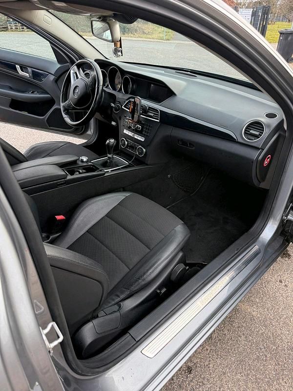 Gebraucht Mercedes C220 170 PS (125 kW) 2012 Silber Coupé