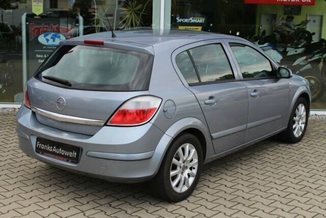 Gebraucht Opel Astra Enjoy 105 PS (77 kW) 2004 Silber metallic Limousine