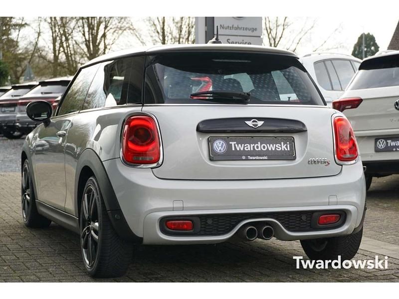 Gebraucht Mini Cooper S Chili 192 PS (141 kW) 2017 White silver metallic Kleinwagen