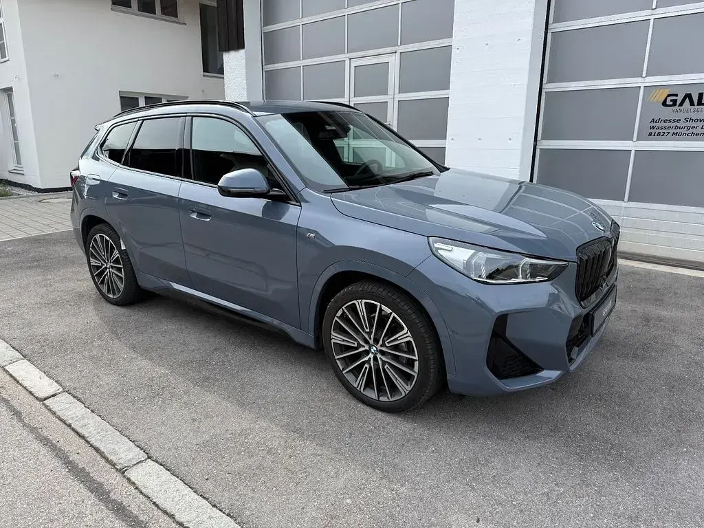 Gebraucht BMW X1 M Sport 163 PS (119 kW) 2024 Storm bay SUV